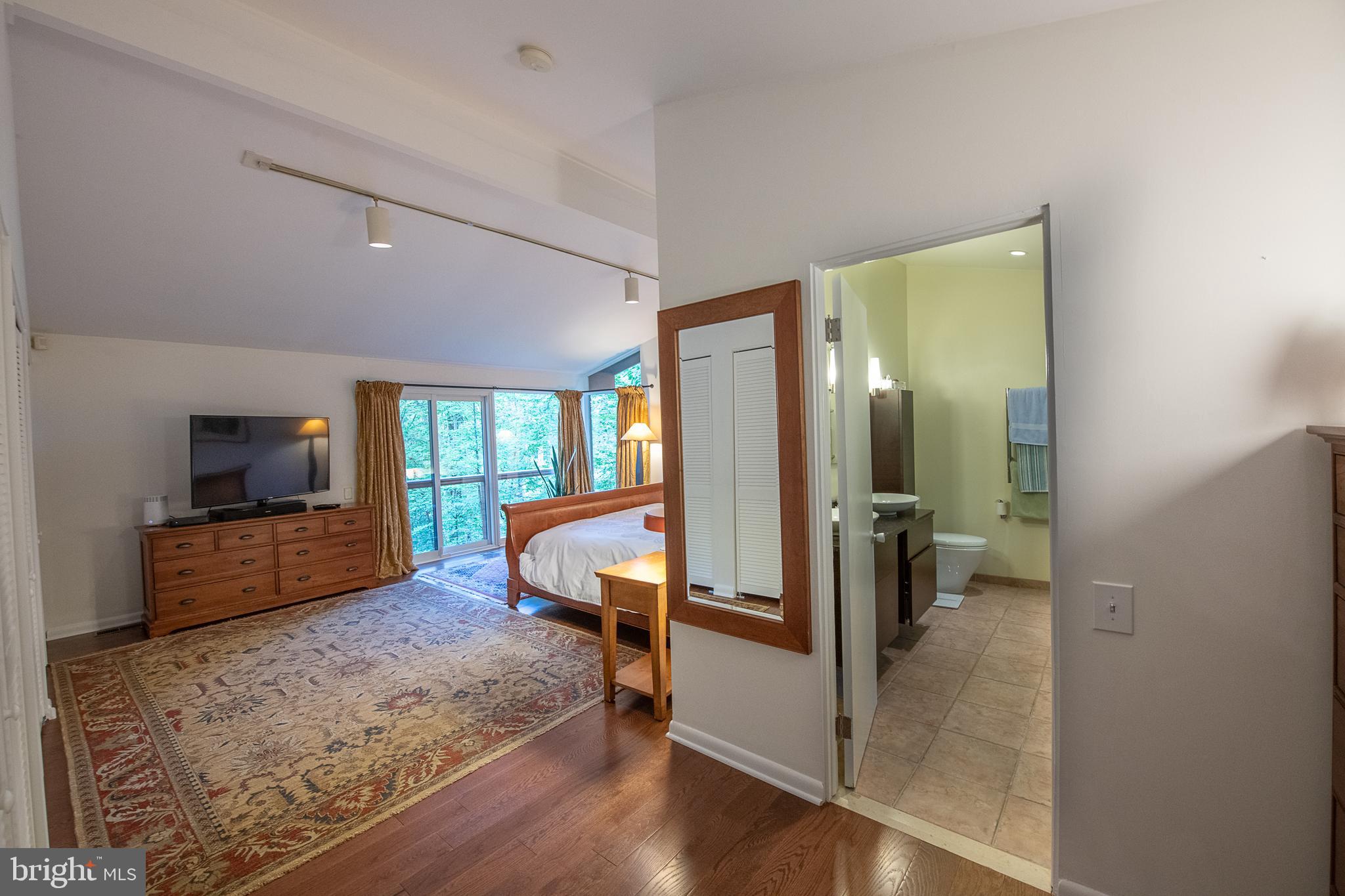19 Paper Mill Road Newtown Square, PA 19073 - Photo 35 of 72 Owner's bedroom suite