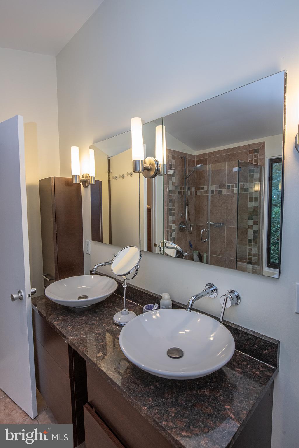 19 Paper Mill Road Newtown Square, PA 19073 - Photo 41 of 72 Twin bowl sinks and granite vanity
