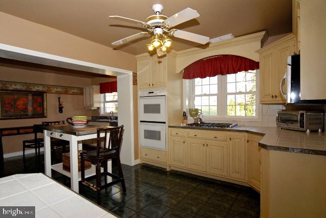1610 Mentzer Road Lancaster, PA 17602 - Photo 8 of 29 Gallery Image 8