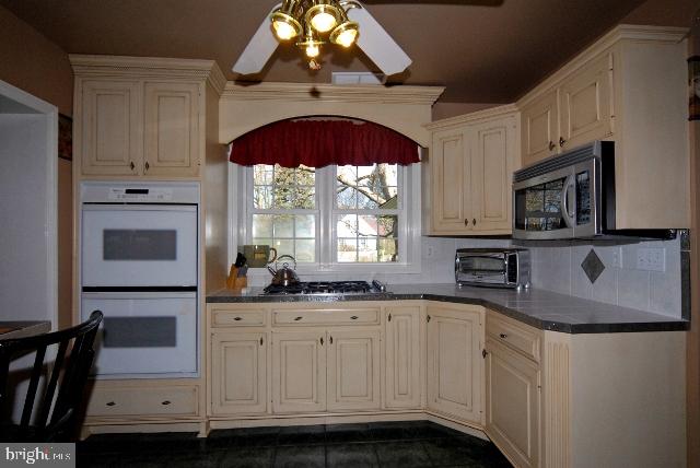 1610 Mentzer Road Lancaster, PA 17602 - Photo 9 of 29 Gallery Image 9