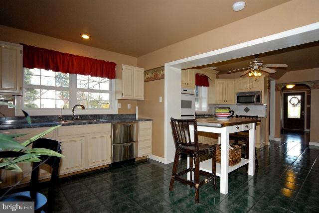 1610 Mentzer Road Lancaster, PA 17602 - Photo 10 of 29 Gallery Image 10