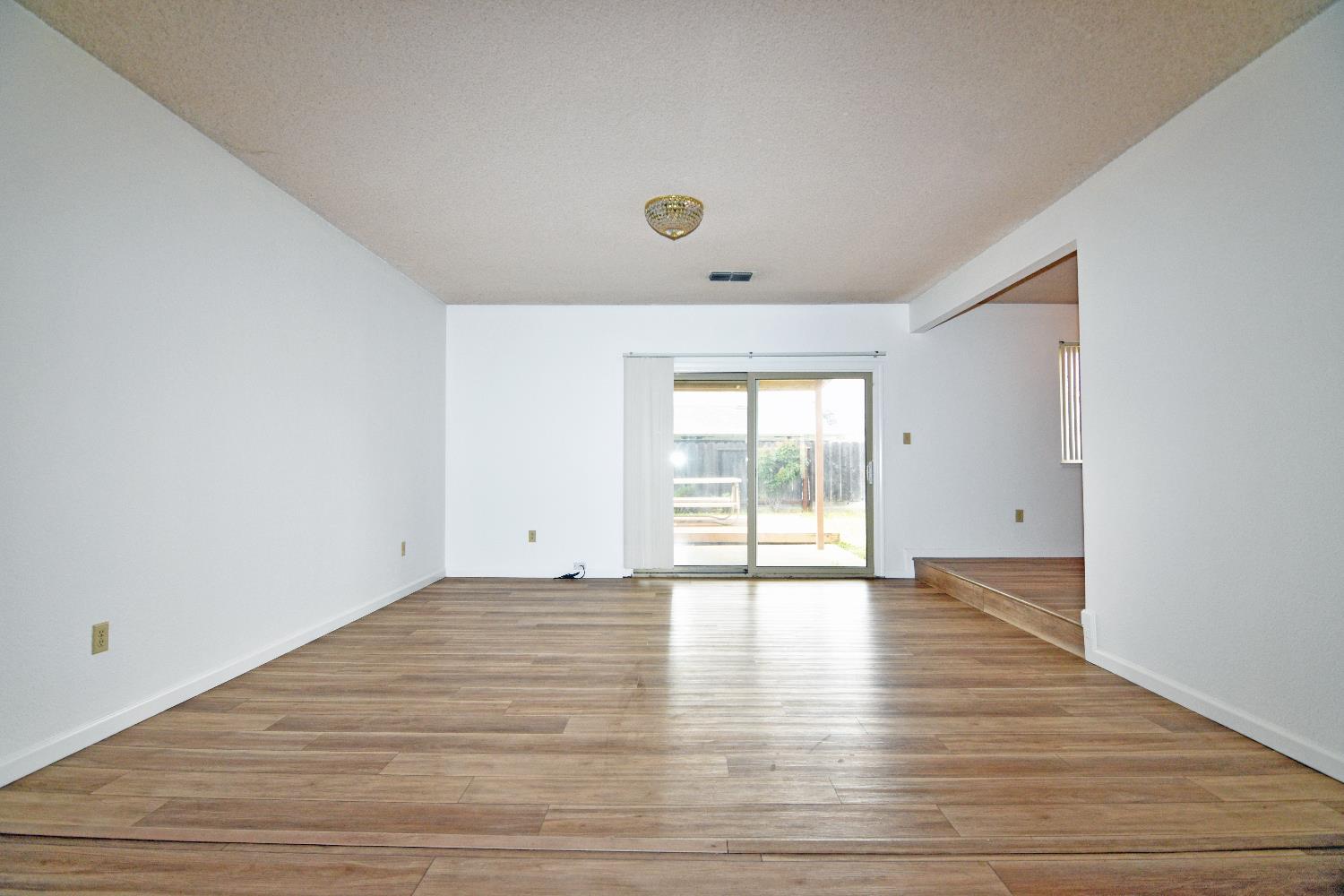 2621 Dels Lane Turlock, CA 95382 - Photo 3 of 38