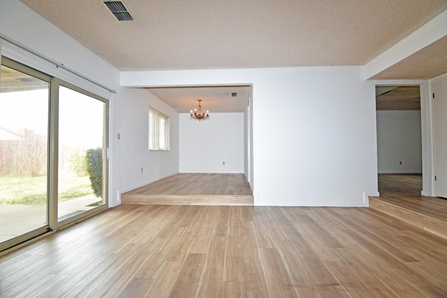 2621 Dels Lane Turlock, CA 95382 - Photo 4 of 38