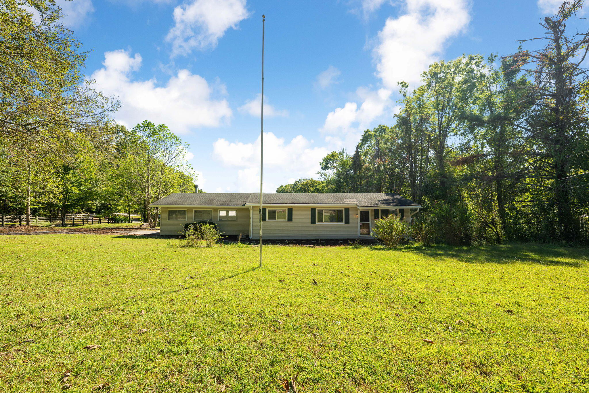 2402 Corral Road Signal Mountain, TN 37377 - Photo 2 of 42 2-web-or-mls-DSC_3390-3
