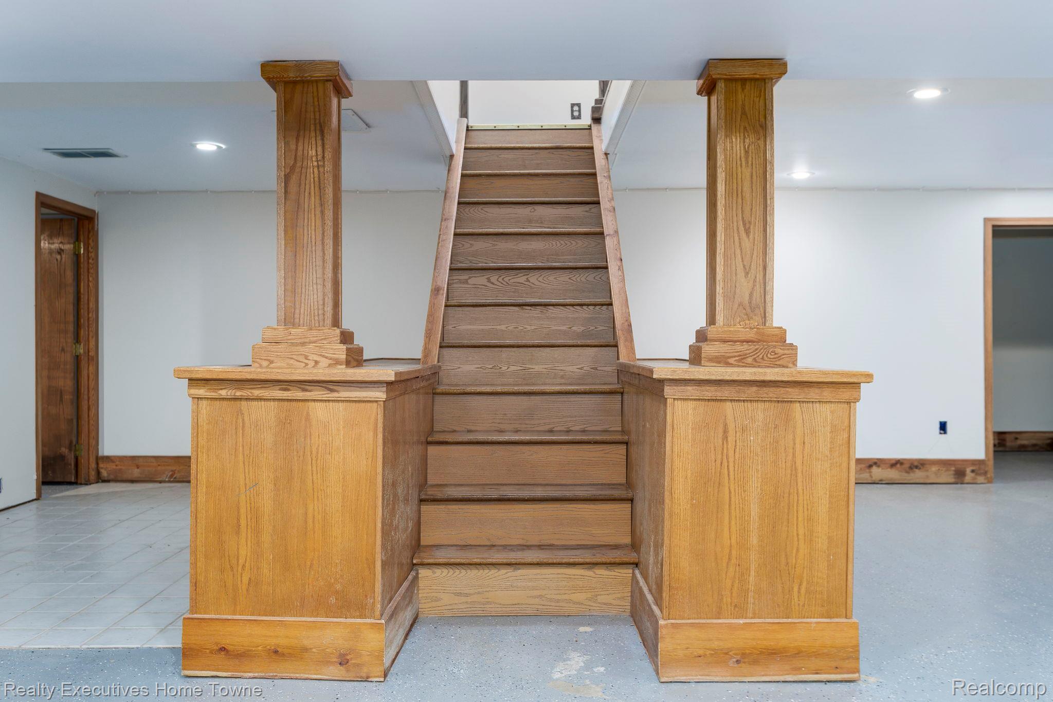 1041 Mackie Road Almont, MI 48003 - Photo 49 of 56 Staircase featuring recessed lighting and baseboards