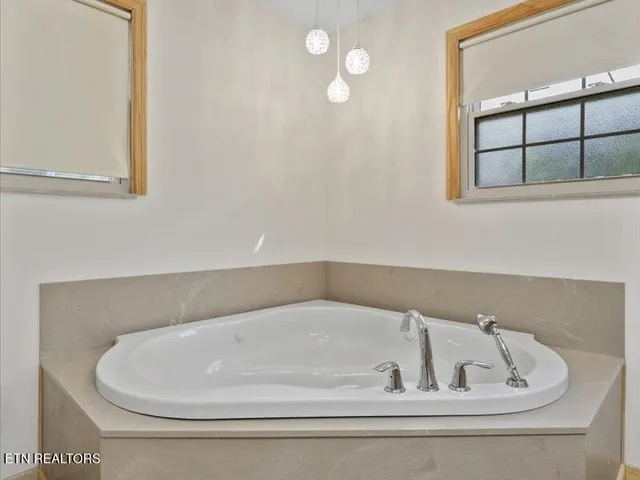 $330,000 | 818 Rosedale Avenue, Kingston, TN 37763