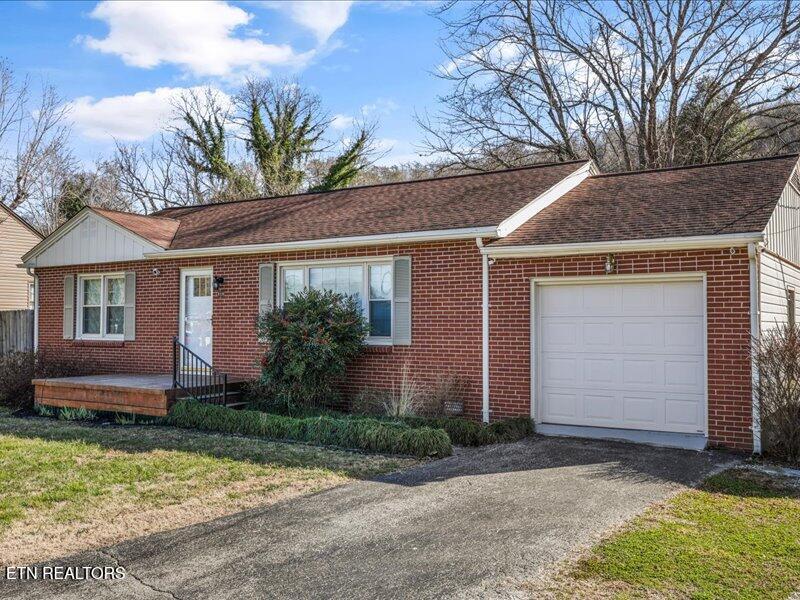 818 Rosedale Avenue Kingston, TN 37763 - Photo 2 of 52 02-818 Rosedale Avenue 12