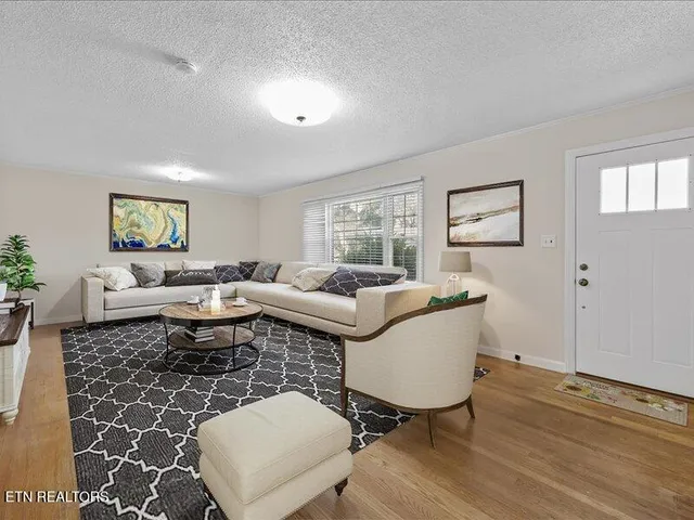 $330,000 | 818 Rosedale Avenue, Kingston, TN 37763