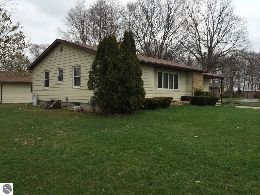 8241 South Federal Road Shepherd, MI 48883 - Photo 3 of 30