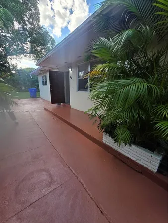 $2,490 | 2832 Southwest 37th Avenue, Unit 2834, Miami, FL 33133