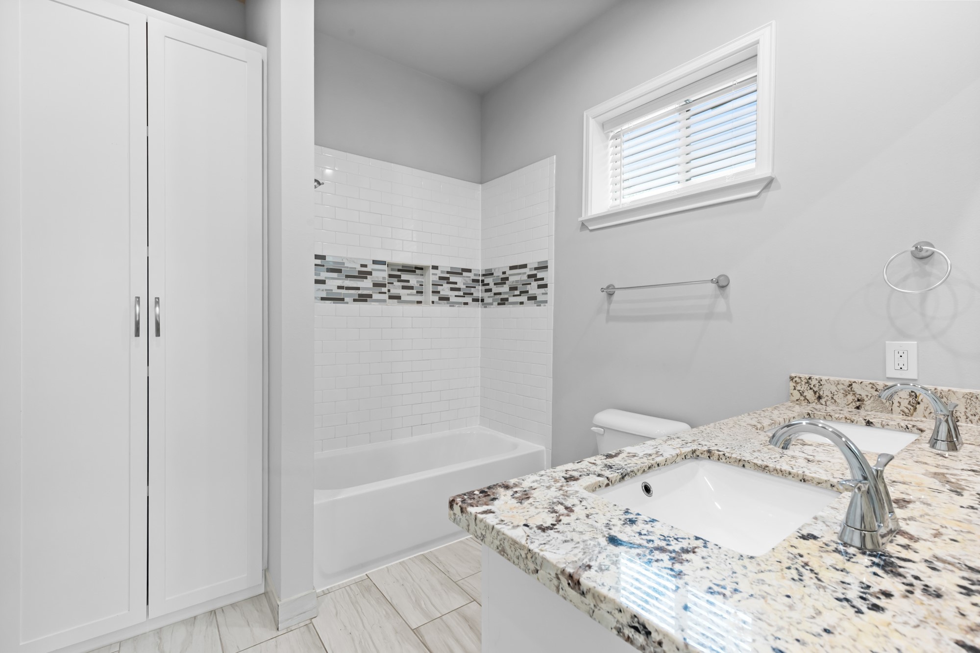 1505 Hussion Street Houston, TX 77003 - Photo 24 of 34 a bathroom with a bathtub and shower