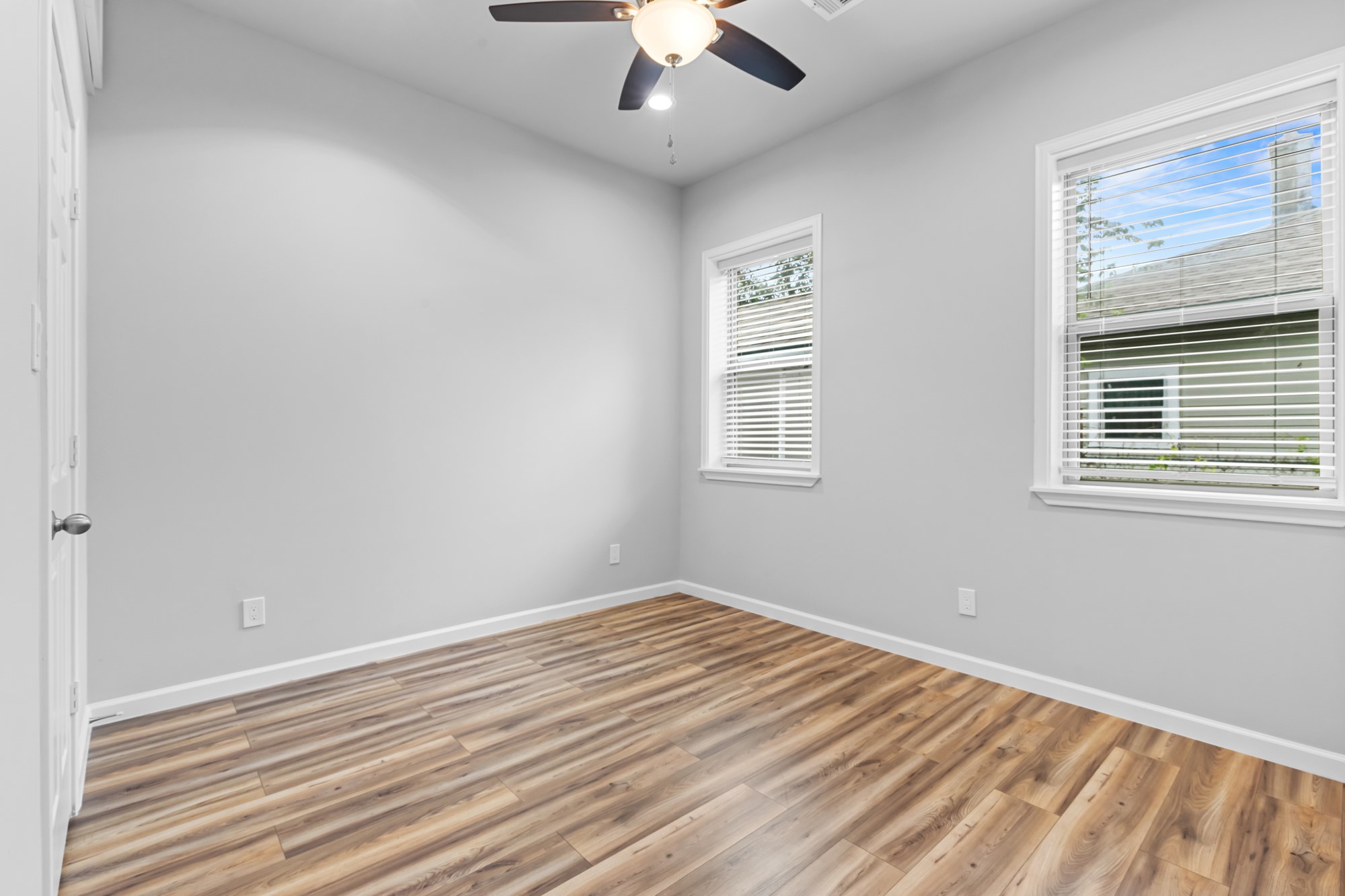 1505 Hussion Street Houston, TX 77003 - Photo 27 of 34 wooden floor in an empty room with a window