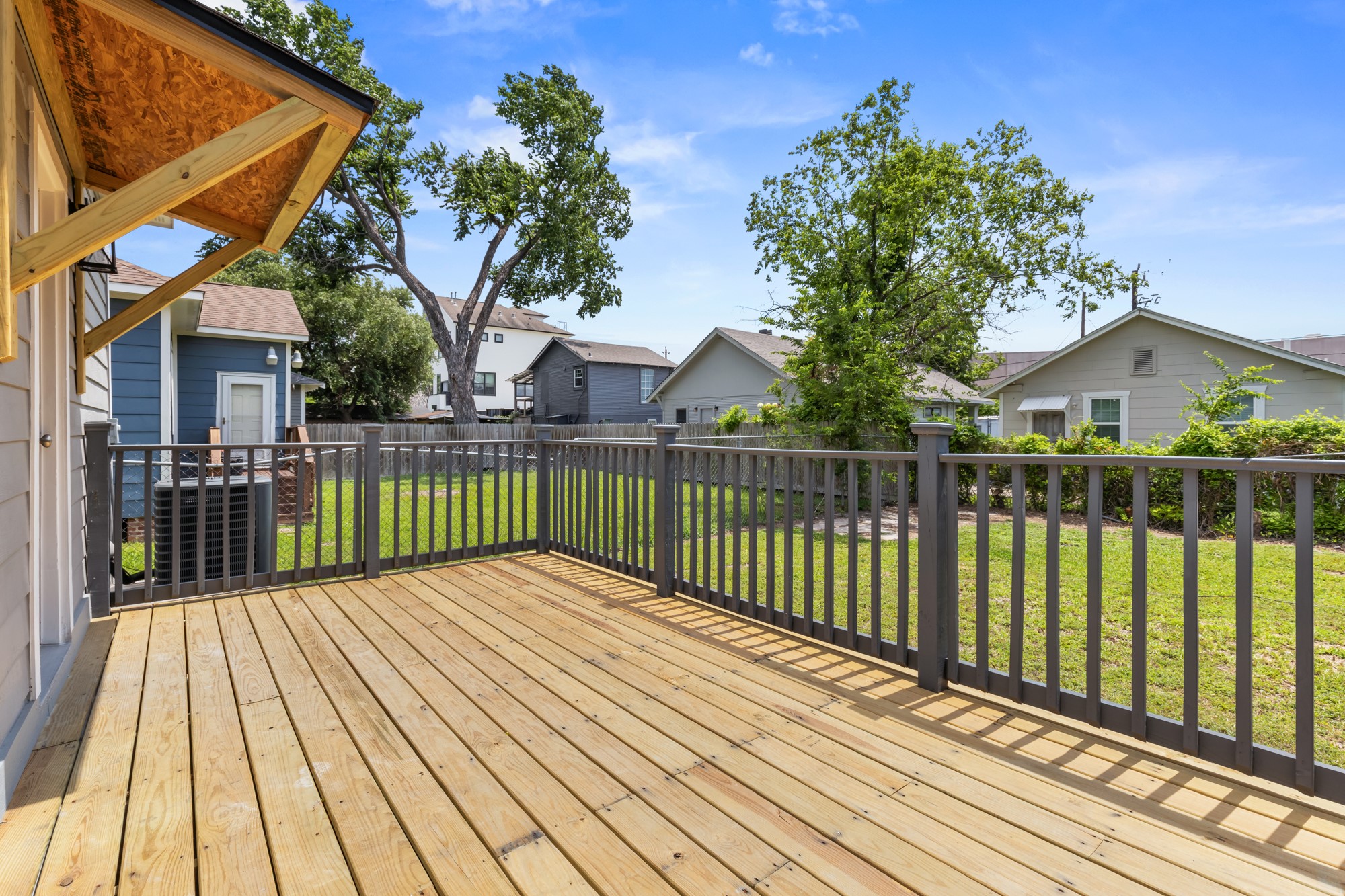 1505 Hussion Street Houston, TX 77003 - Photo 29 of 34 a view of a roof deck