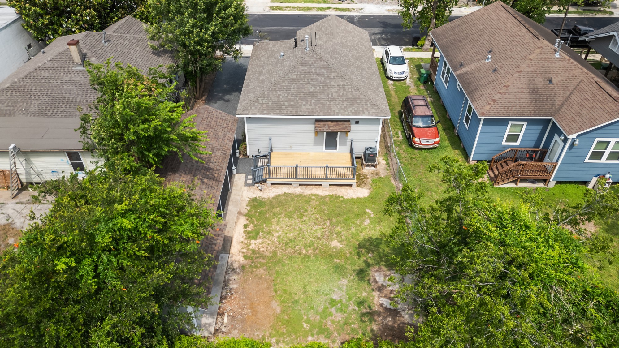 1505 Hussion Street Houston, TX 77003 - Photo 6 of 34 an aerial view of a house with garden space and street view