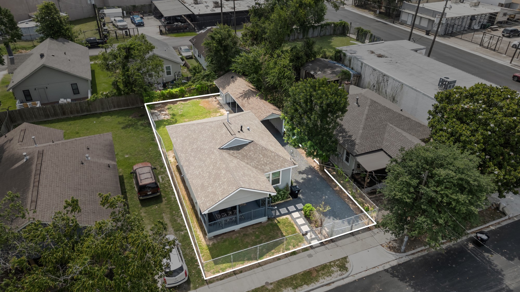 1505 Hussion Street Houston, TX 77003 - Photo 8 of 34 an aerial view of house with pool
