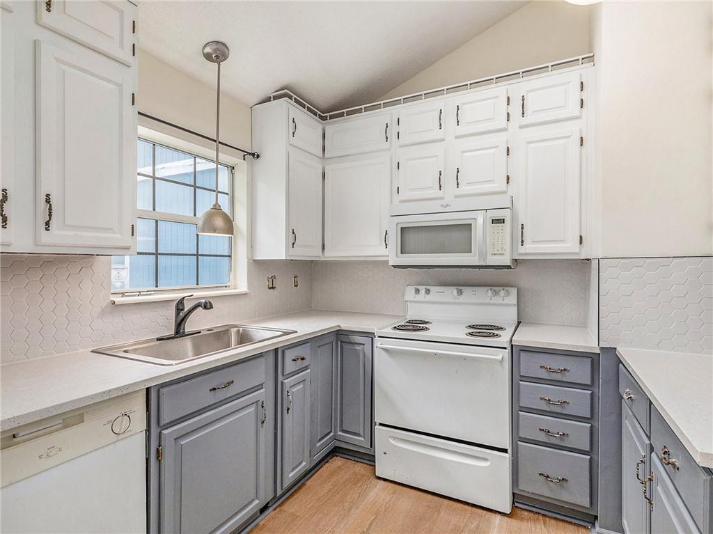 8153 Holmes Road, Unit 203 Kansas City, MO 64131 - Photo 7 of 17