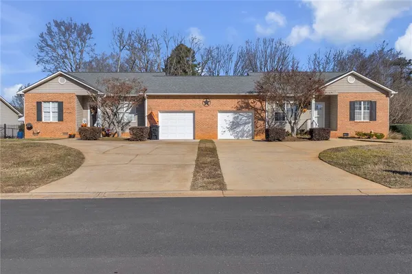 $225,000 | 208 River Oaks Circle, Piedmont, SC 29673