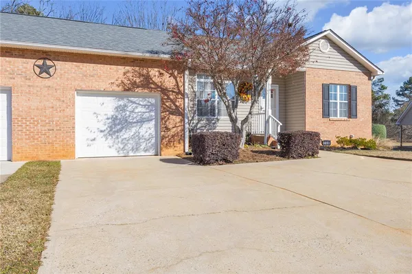$225,000 | 208 River Oaks Circle, Piedmont, SC 29673