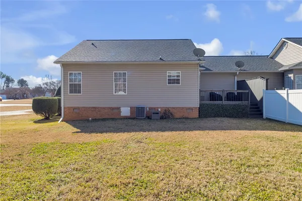 $225,000 | 208 River Oaks Circle, Piedmont, SC 29673