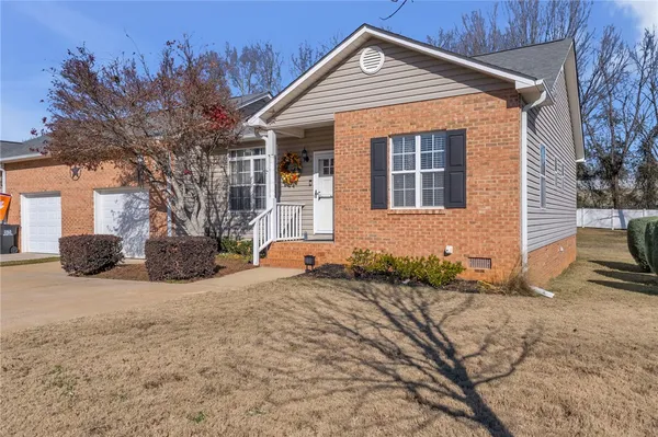 $225,000 | 208 River Oaks Circle, Piedmont, SC 29673