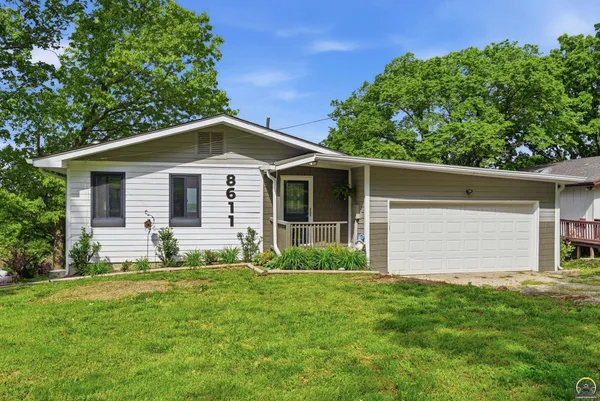 $289,900 | 8611 Longview Drive, Ozawkie, KS 66070