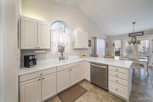 $445,000 | 1821 Deer Run Trail, Pacific, MO 63069