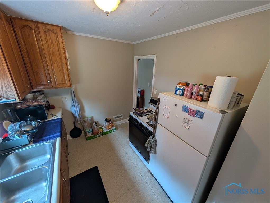 2146 Wyndhurst Road Toledo, OH 43607 - Photo 14 of 31 Gallery Image 14