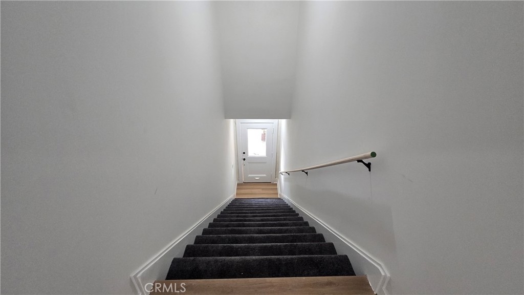 1038 Beacon Avenue, Unit 1038 Los Angeles, CA 90015 - Photo 3 of 9 a view of entryway