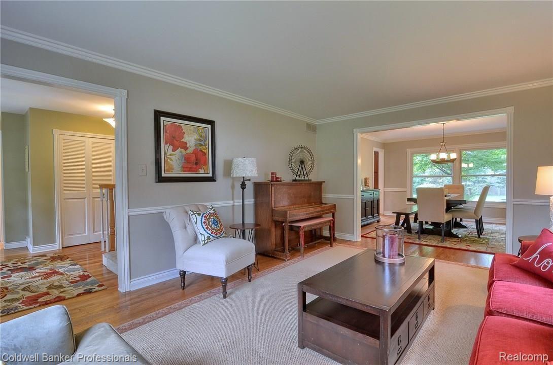 836 Foxhall Road Bloomfield Hills, MI 48304 - Photo 6 of 31 Living_Room.jpg