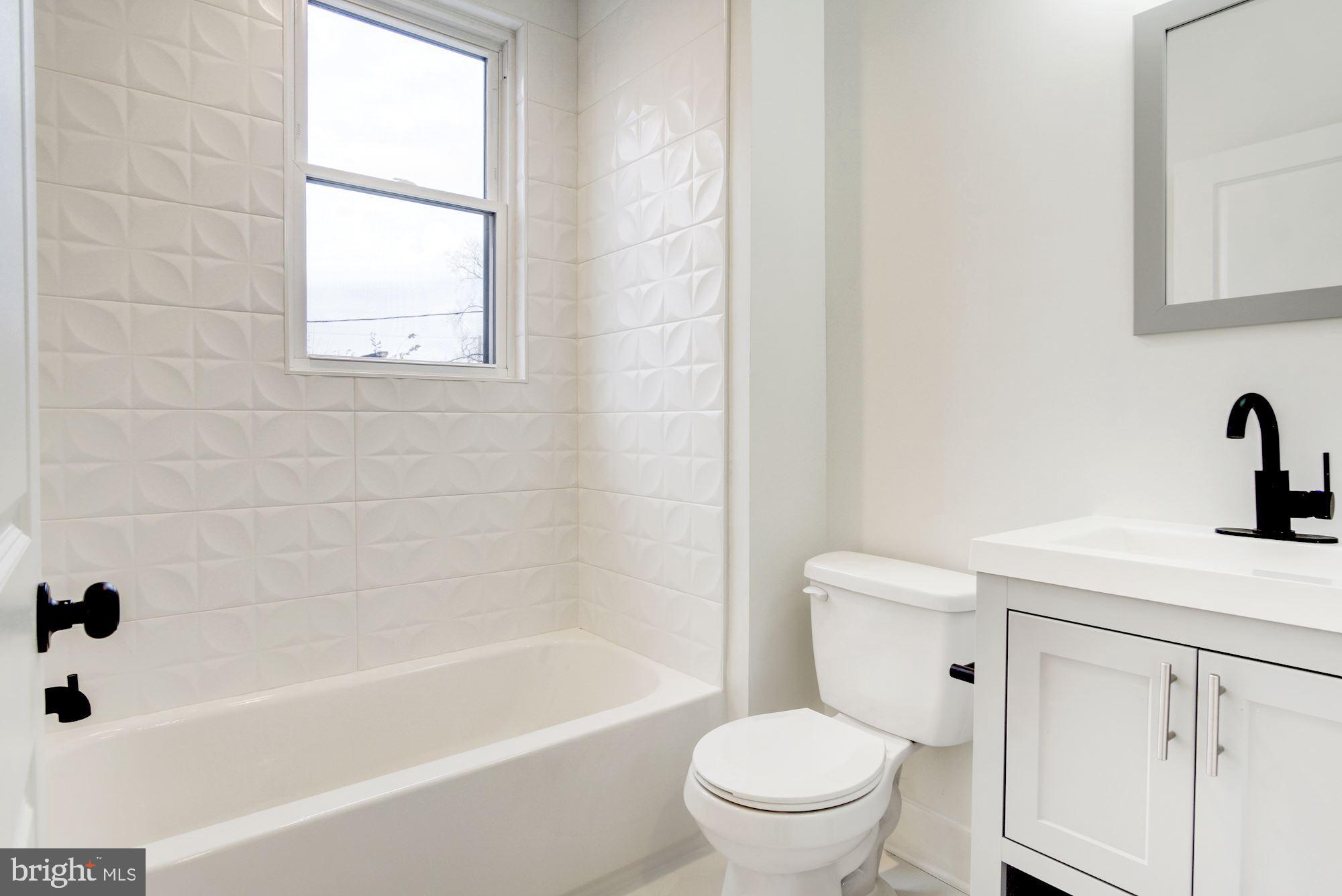721 Roxboro Place Northwest Washington, DC 20011 - Photo 26 of 41 Upstairs Hall Bath