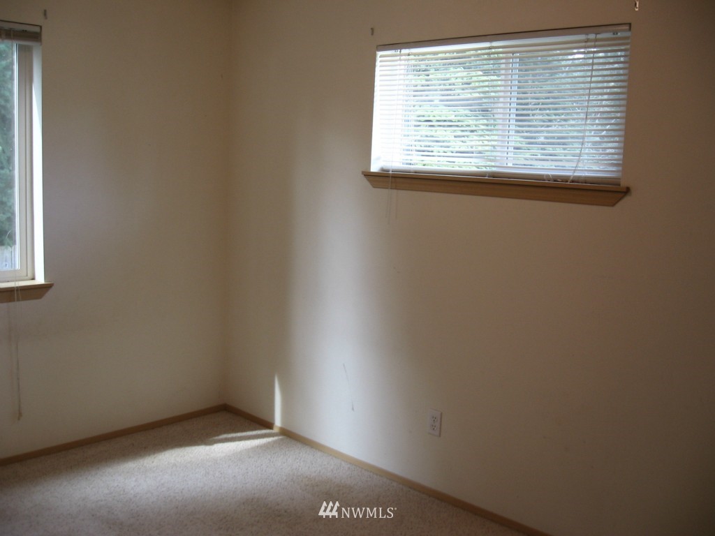 26407 Barrett Road Northeast Kingston, WA 98346 - Photo 14 of 20 Gallery Image 14