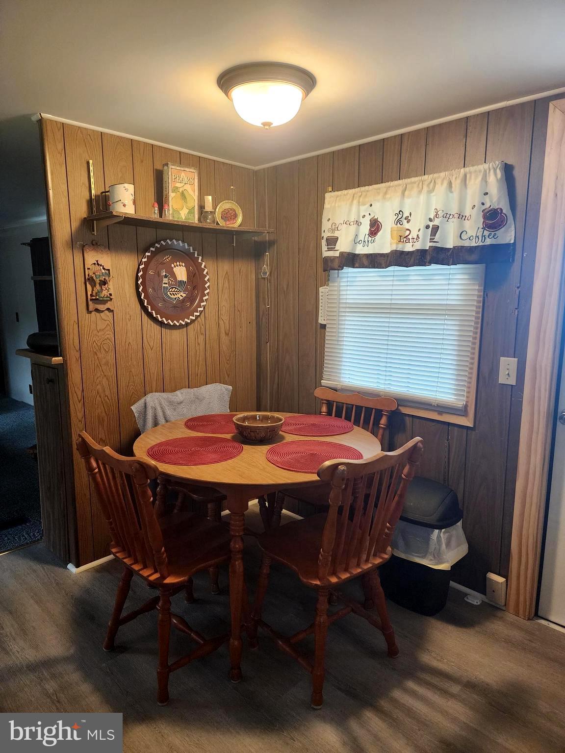 Kitchen table space