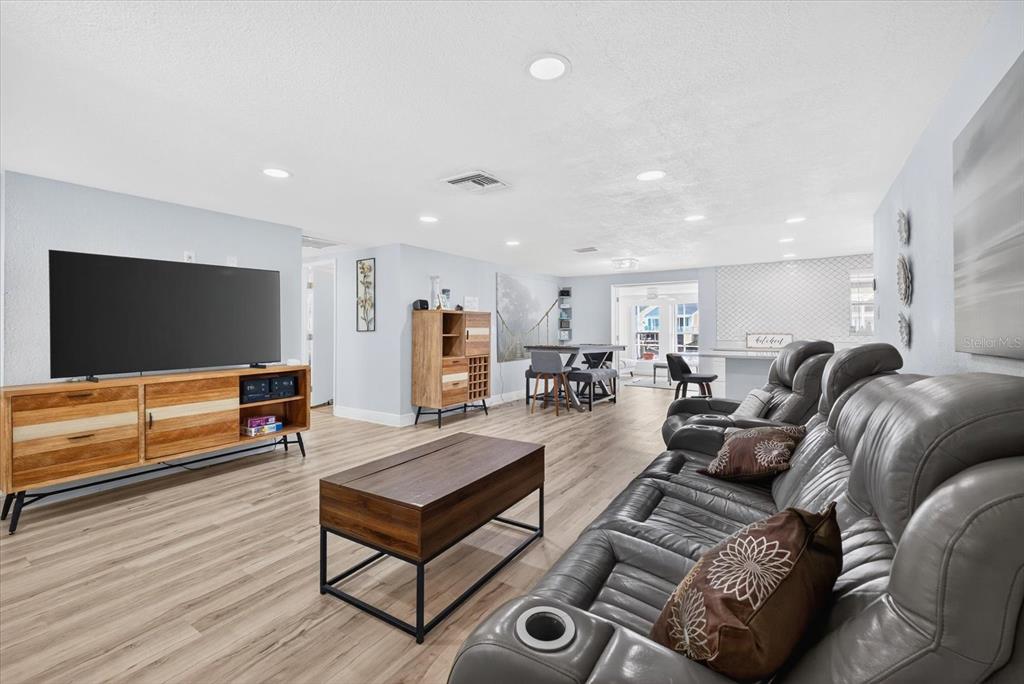 5312 Flora Avenue Holiday, FL 34690 - Photo 7 of 60