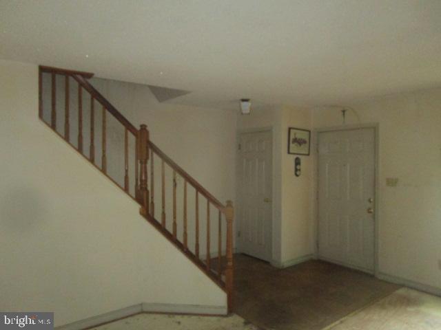 108 Buttonwoods Road Elkton, MD 21921 - Photo 4 of 7 Entry & Living Room