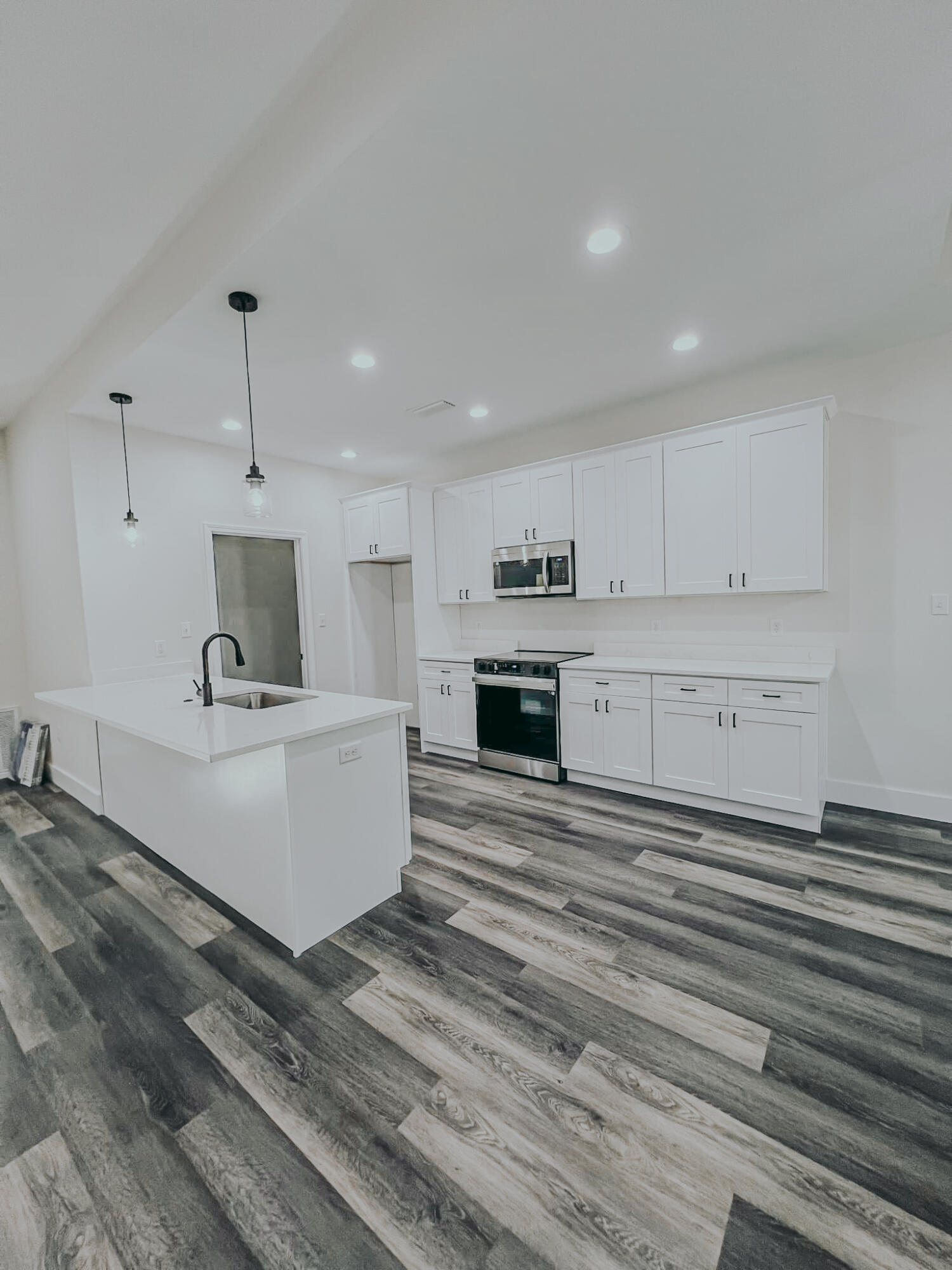 192 Caswell Branch Road Freeport, FL 32439 - Photo 5 of 21 island:kitchen
