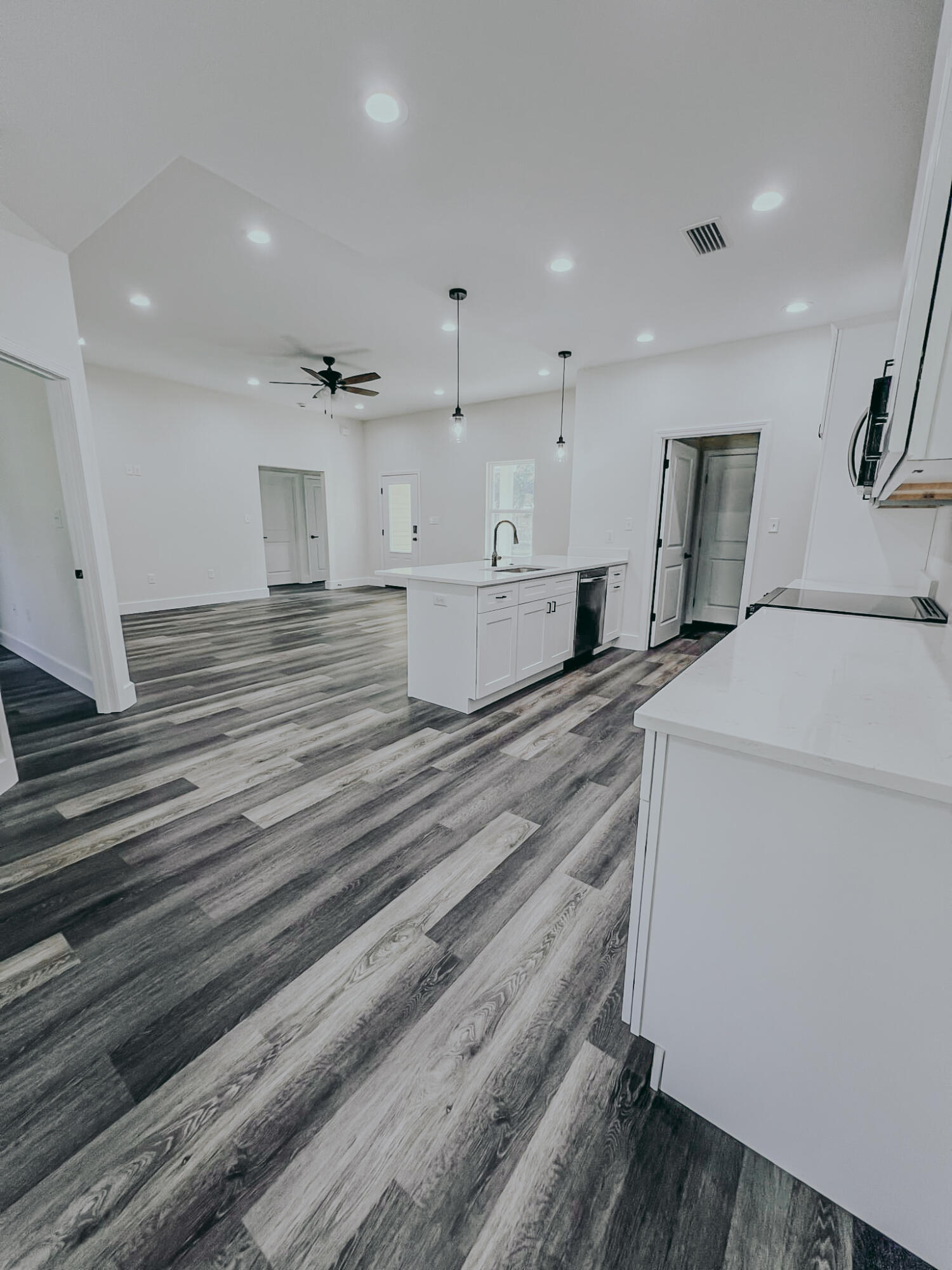 192 Caswell Branch Road Freeport, FL 32439 - Photo 7 of 21 kitchen:living room
