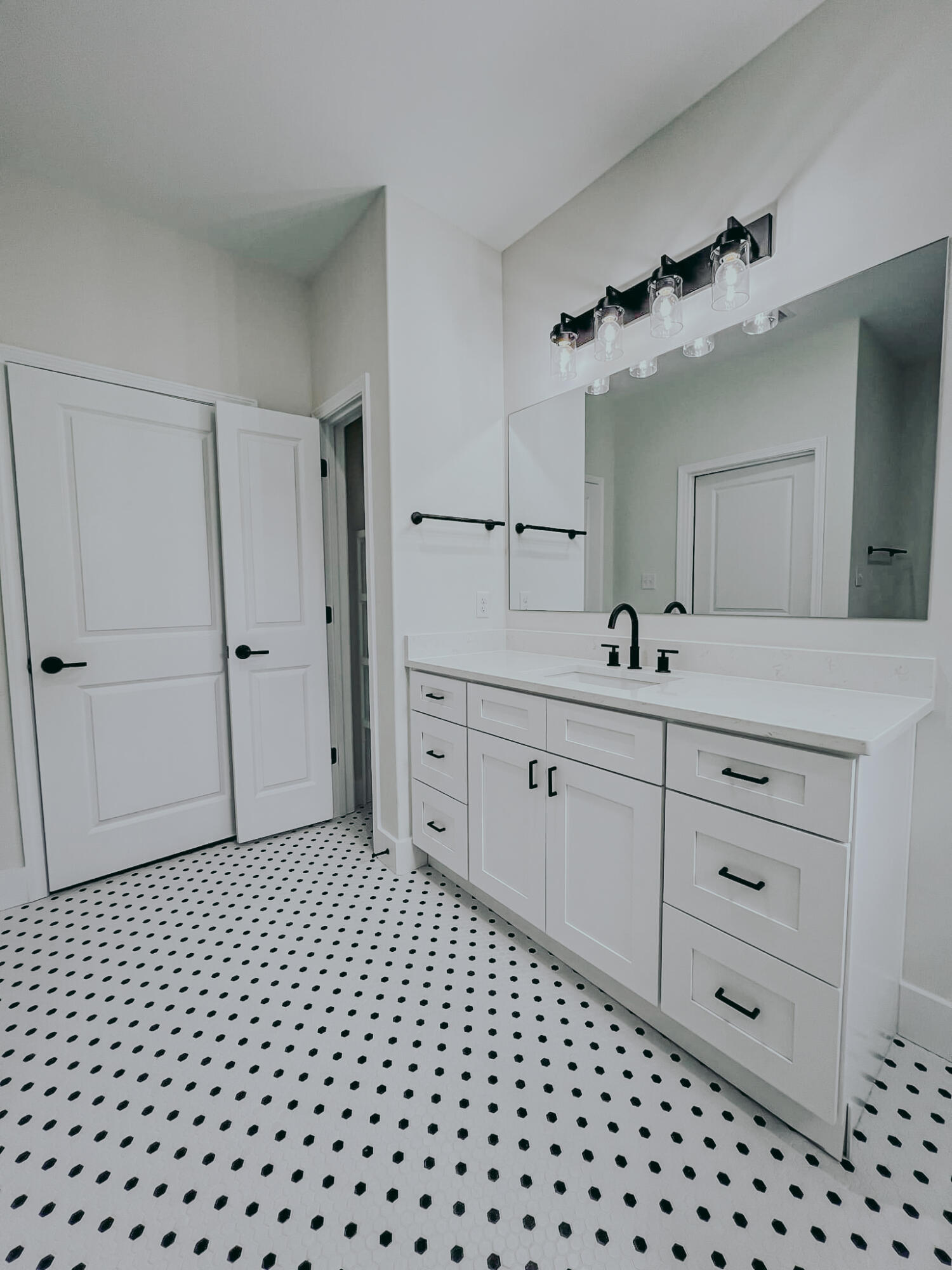 192 Caswell Branch Road Freeport, FL 32439 - Photo 10 of 21 master bathroom2