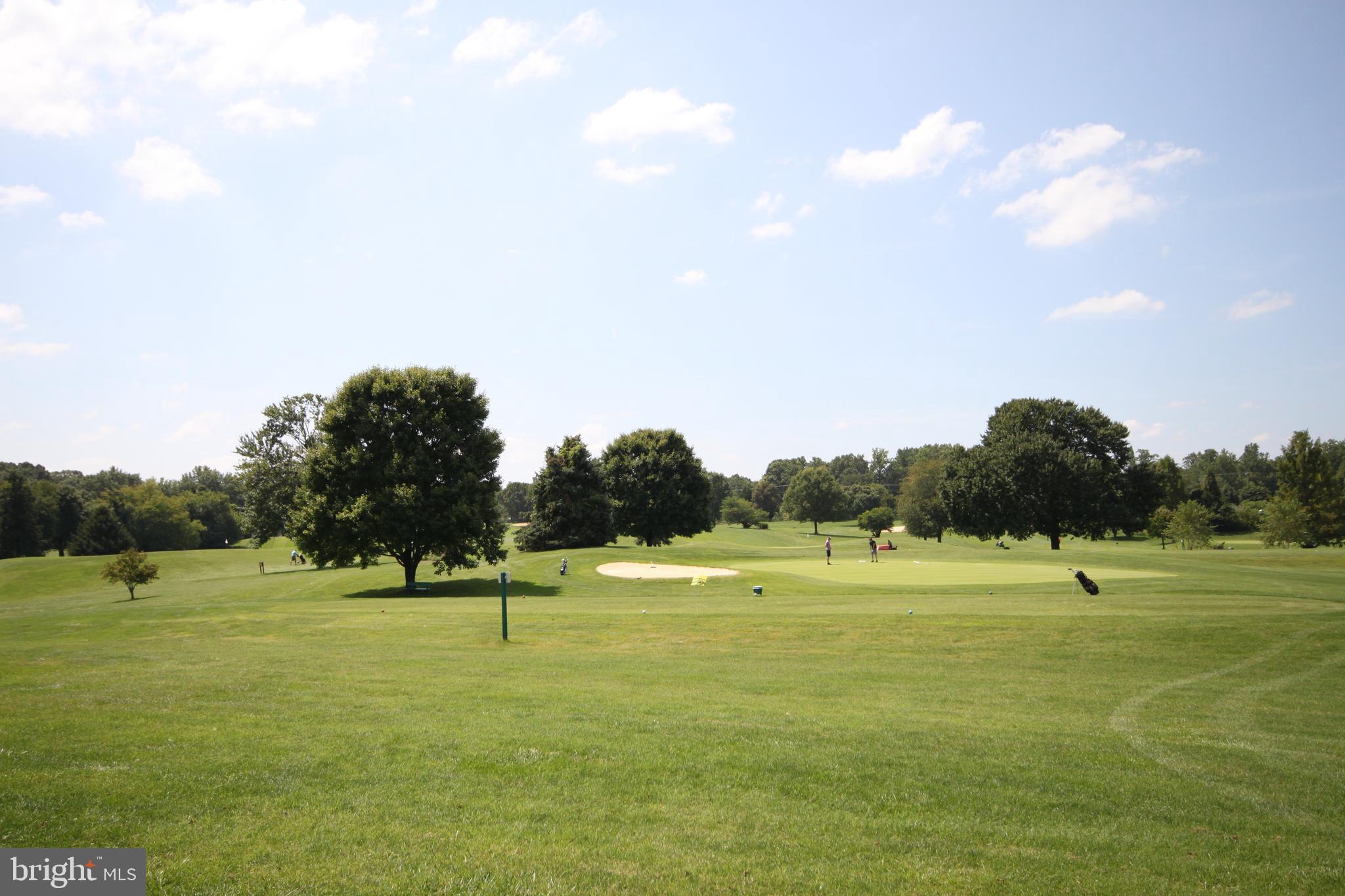 Nearby Burke Lake Golf Course