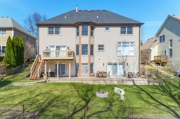 $1,074,900 | 207 Lions Court, Lake Zurich, IL 60047