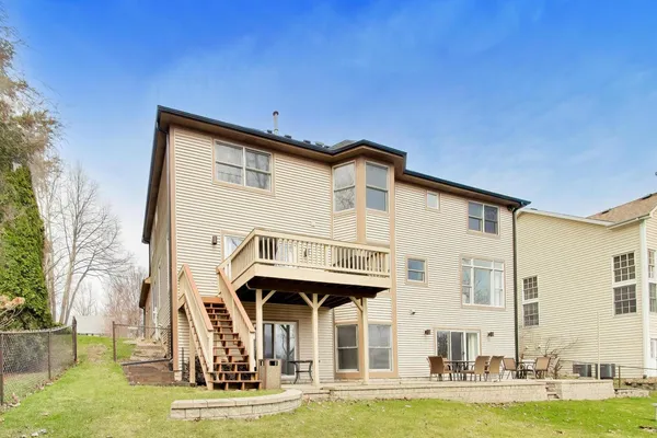 $1,074,900 | 207 Lions Court, Lake Zurich, IL 60047