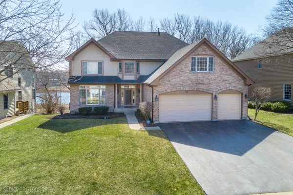 $1,074,900 | 207 Lions Court, Lake Zurich, IL 60047