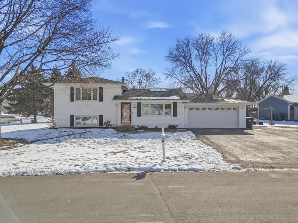 $475,000 | 10405 99th Place North, Maple Grove, MN 55369