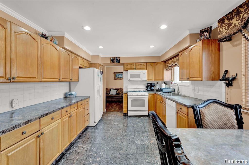 5583 Farmington Road West Bloomfield, MI 48322 - Photo 15 of 31 Gallery Image 15