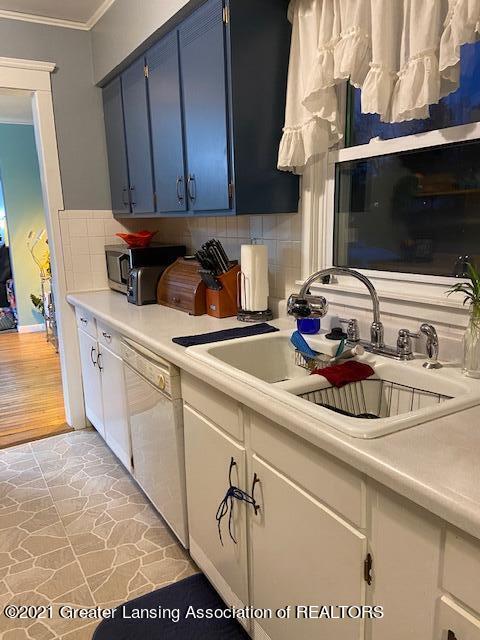 6301 Rosedale Road Lansing, MI 48911 - Photo 11 of 37 IMG_4303