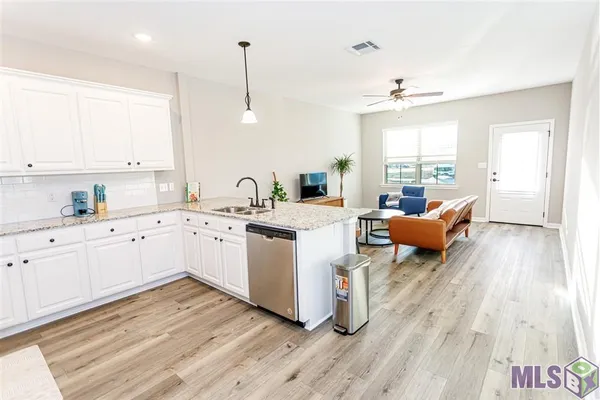 $2,000 | 2931 Niccoline Way, Baton Rouge, LA 70816