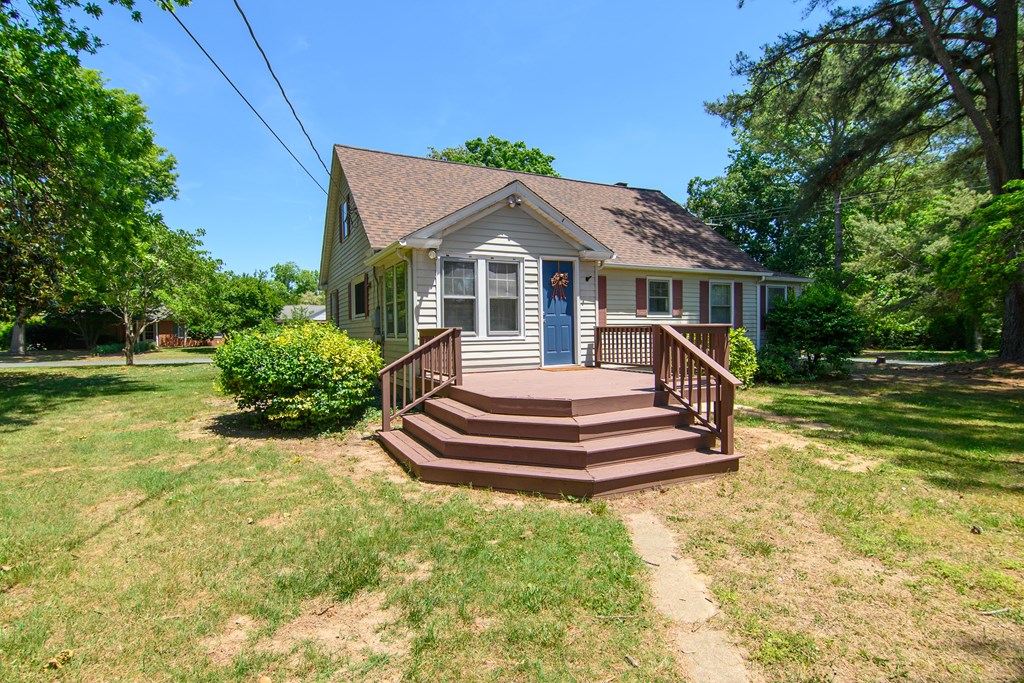 24432 Maxwell Street Parksley, VA 23421 - Photo 3 of 39 a front view of a house with a yard