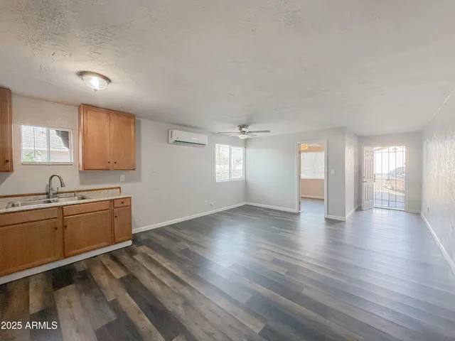 $925 | 2615 West Augusta Avenue, Unit 2, Phoenix, AZ 85051