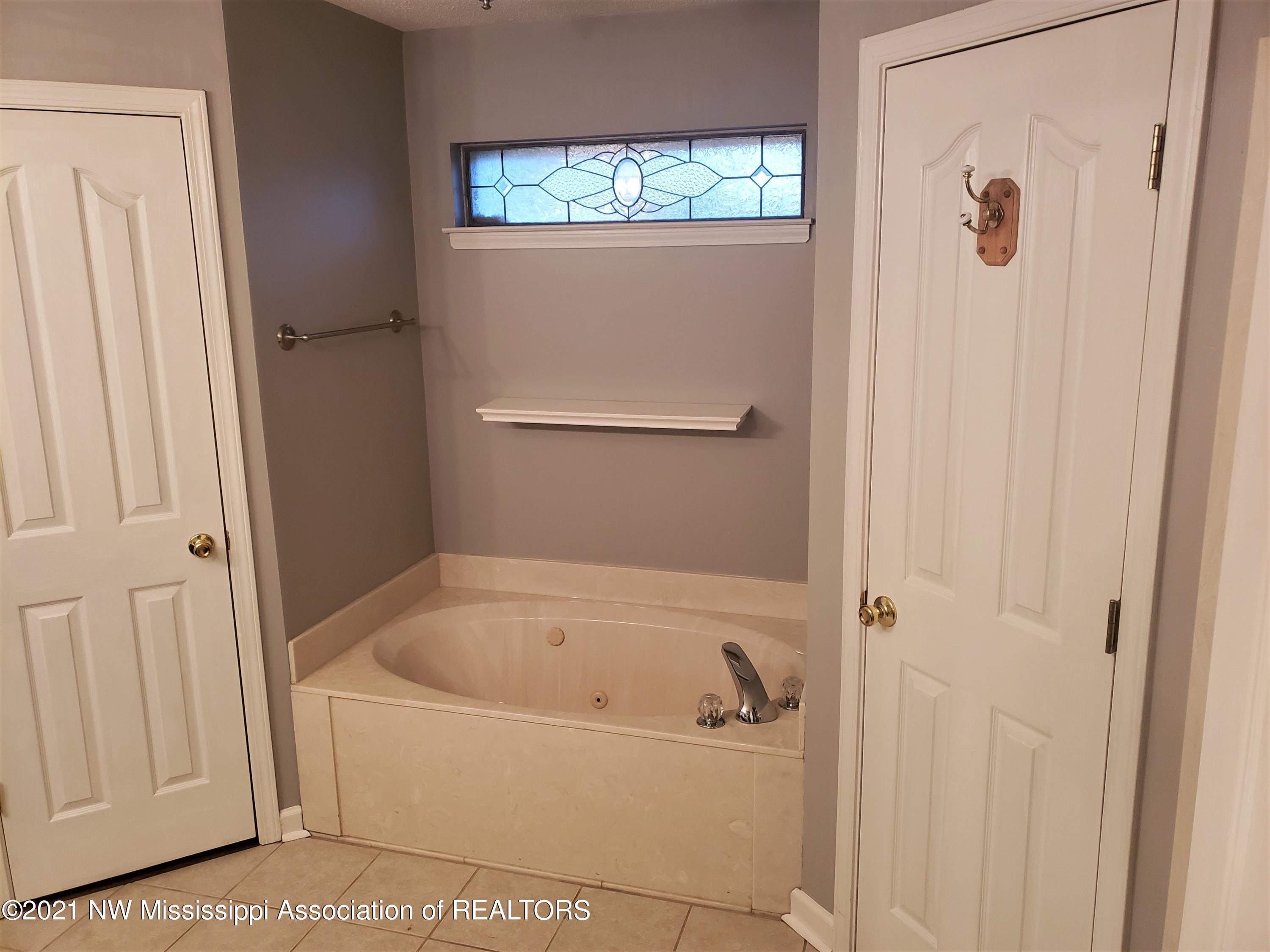 2068 Heather Ridge Southaven, MS 38672 - Photo 12 of 23 20210302_173122