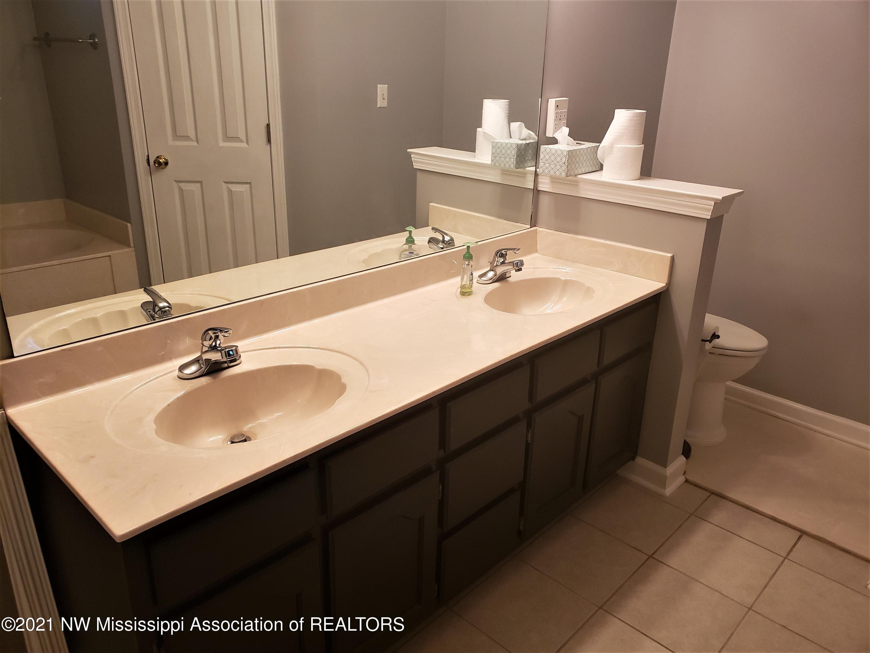 2068 Heather Ridge Southaven, MS 38672 - Photo 13 of 23 20210302_173138