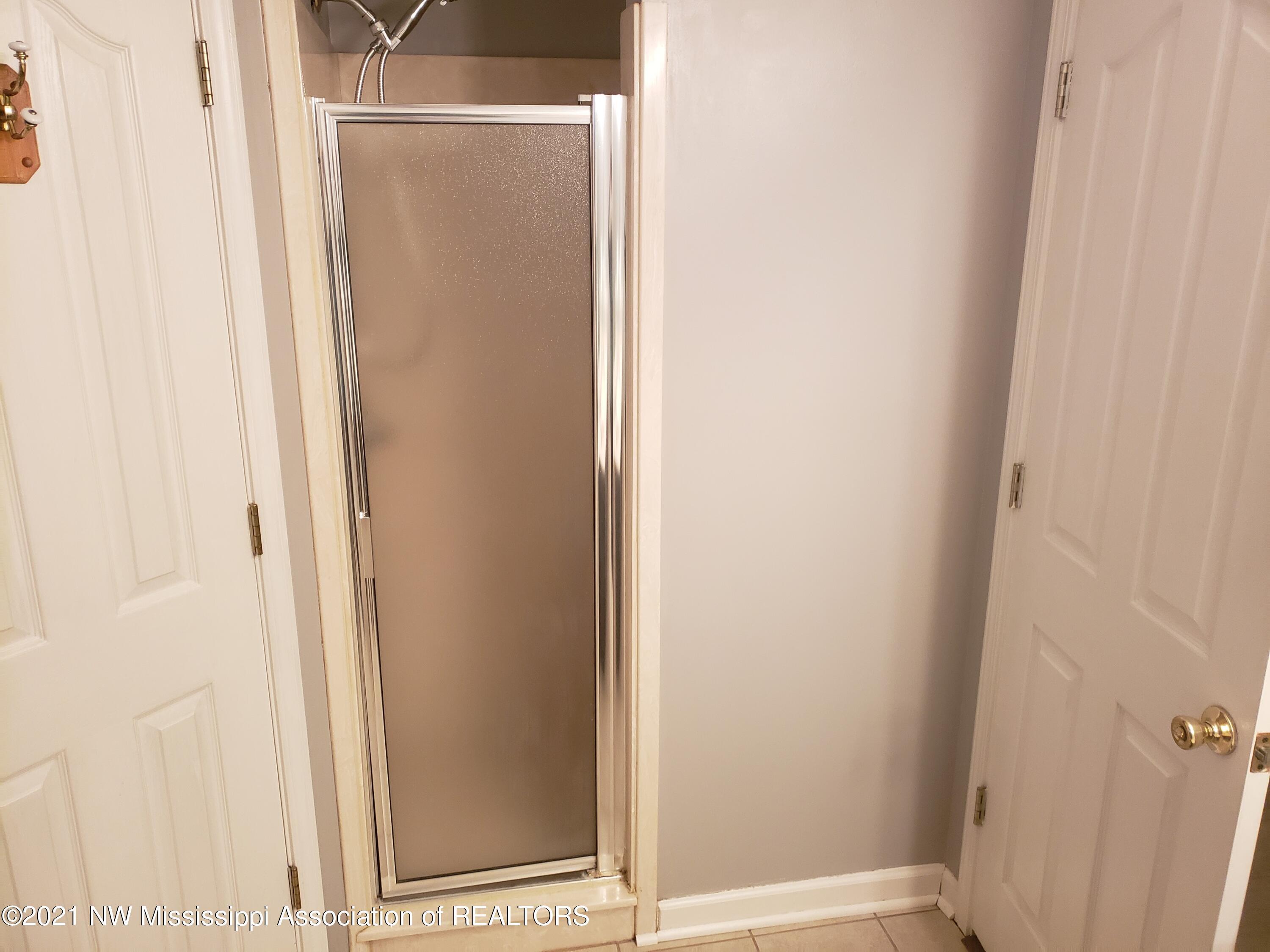 2068 Heather Ridge Southaven, MS 38672 - Photo 14 of 23 20210302_173159